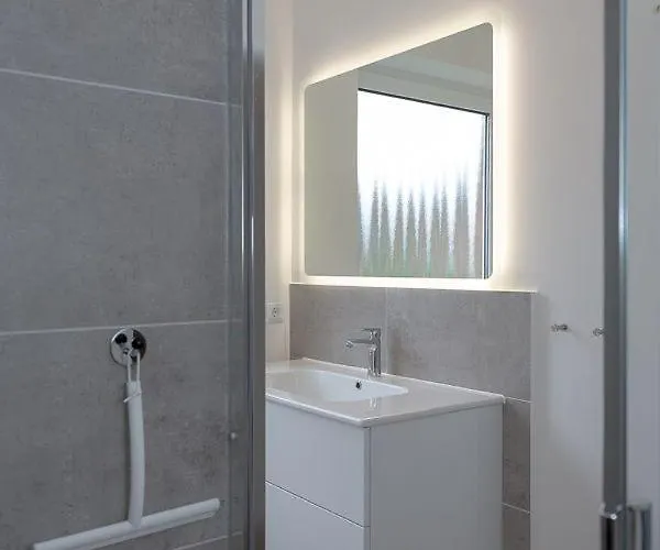 App Carlson * ليست